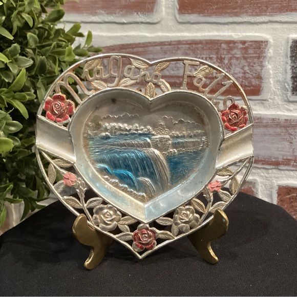 Vintage Metal Painted Niagara Falls - New York - Canada - Ashtray - Collectible - Picture 2 of 9